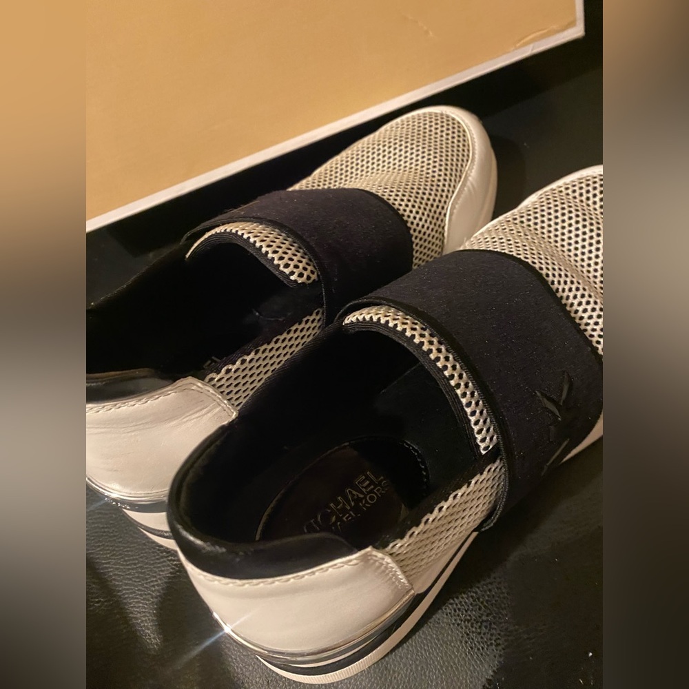 Preloved w/box Michael Kors monochrome slip-on Sneakers for women’s, size 7.5 - Picture 9 of 15